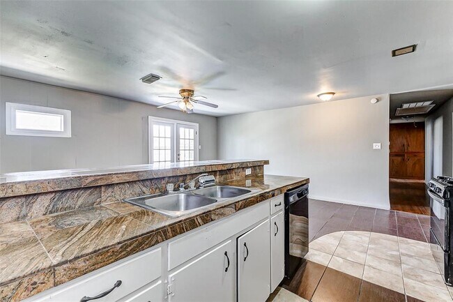 Building Photo - 6763 Glen Rock Dr