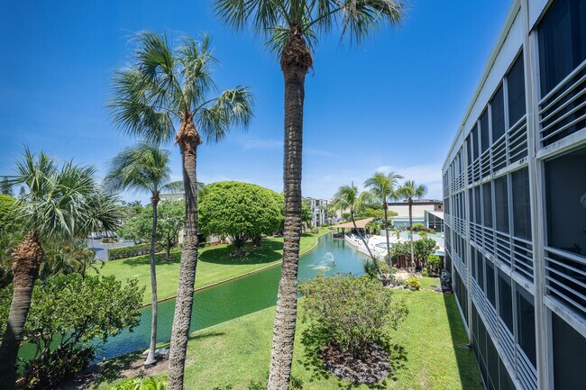 Building Photo - 300 Waterway Dr S