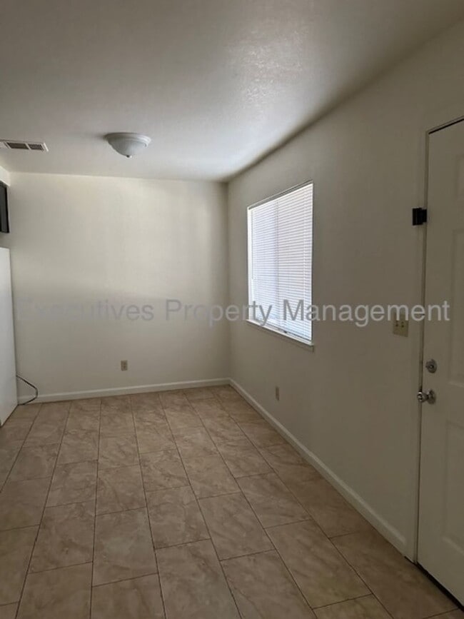 Building Photo - 3367 San Mateo Ct
