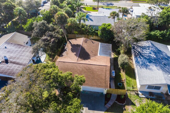 Building Photo - 136 Valencia Dr