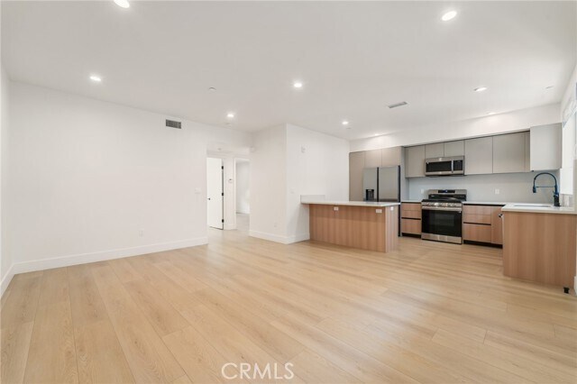 Building Photo - 7510 Sepulveda Blvd