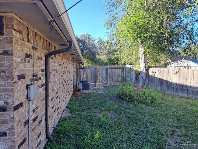 Building Photo - 2813 Hawk Ct