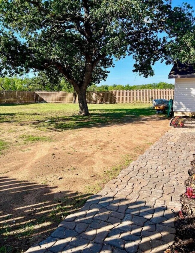 Building Photo - 670 Woodland Acres Dr