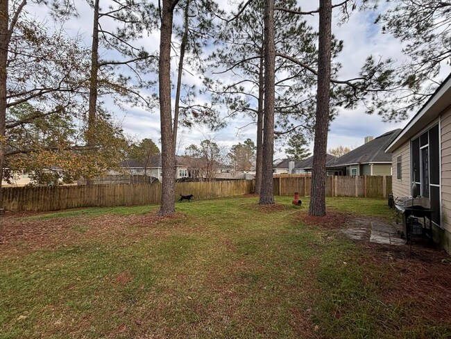 Building Photo - Spacious 4BR Home with Fireplace, Screened Porch & Privacy-Fenced Yard