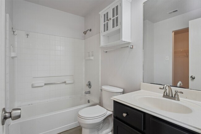 Building Photo - 18911 Brownstone Mills Dr