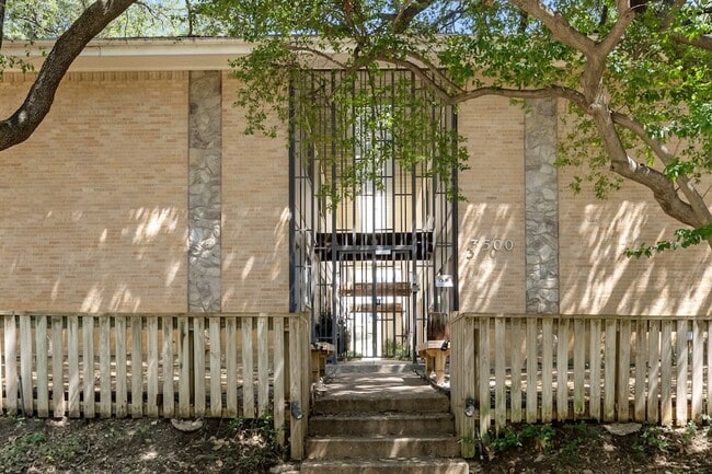 Building Photo - 3500 Routh St