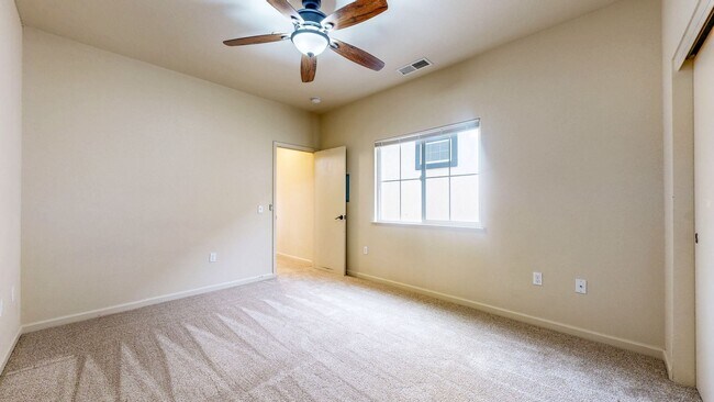 Building Photo - 2421 N Village Dr