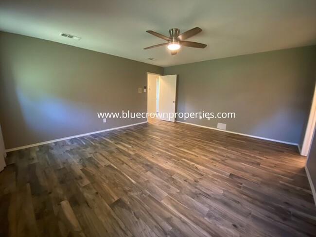 Building Photo - 9 Brookfield Ct