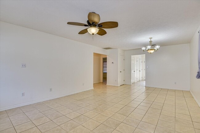 Building Photo - 110 Spring Oak Ln