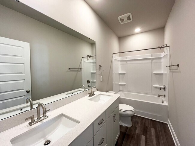 Building Photo - **OFFERING FIRST MONTH'S RENT FREE, $200 MOVE IN PROMOTION & WAIVED APPLICATION FEES** New Constr...