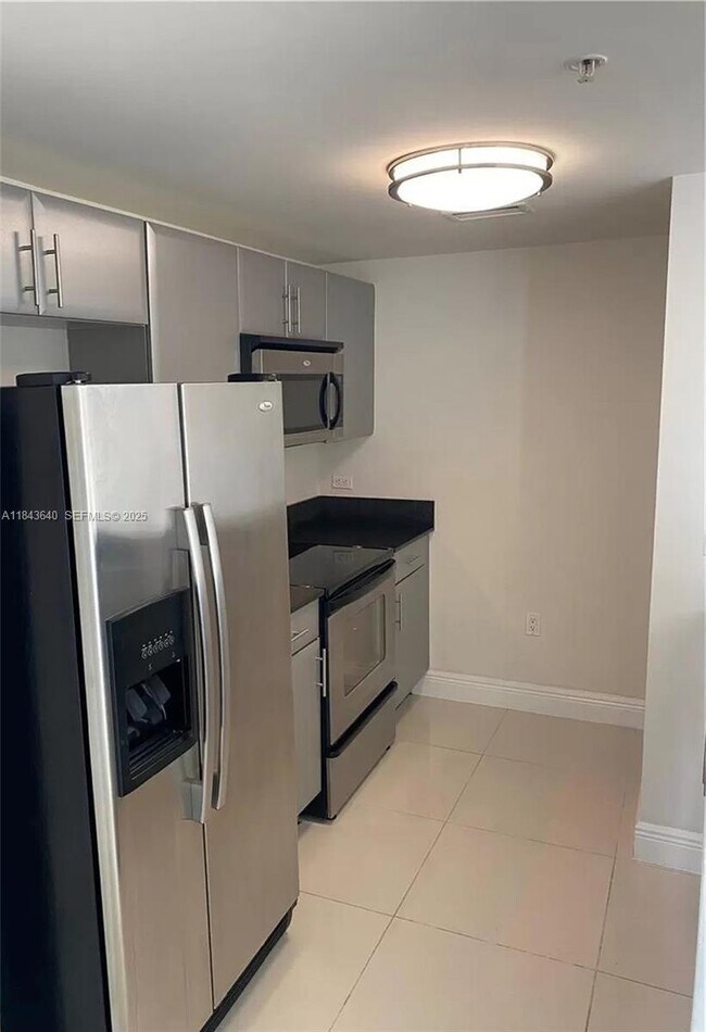 Building Photo - 1861 NW S River Dr