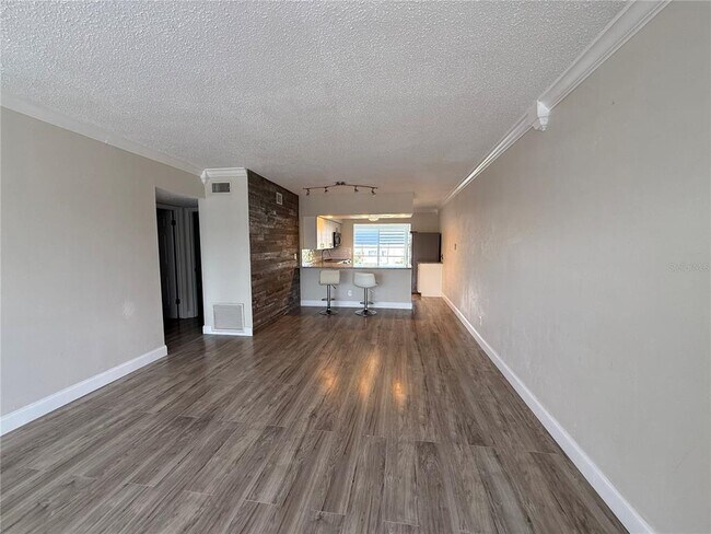 Building Photo - 2428 Columbia Dr