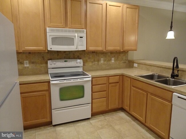 Building Photo - 101 Colonial Downs Ct