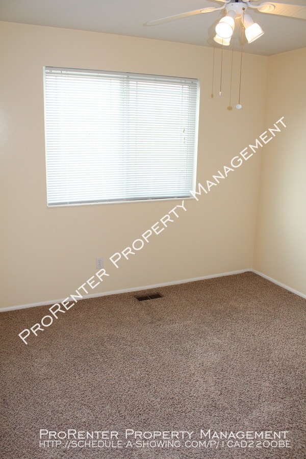 Building Photo - 1530 E Heather Cir