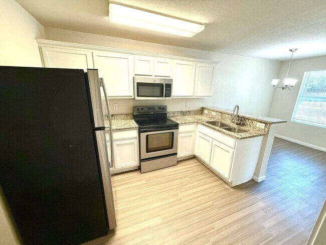 Building Photo - 1611 N Navidad St