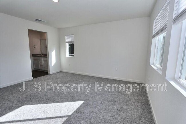 Building Photo - 2104 Shady Tree Cir