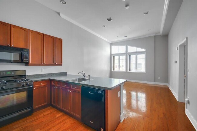 Building Photo - 61 Grand St