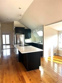 Building Photo - 409 W 261st St