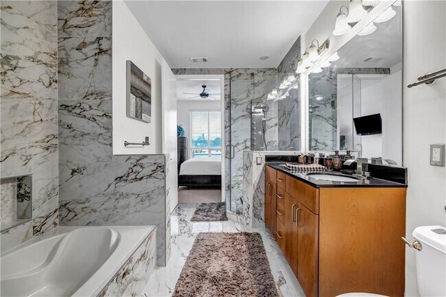 Building Photo - 711 Cosmopolitan Dr NE