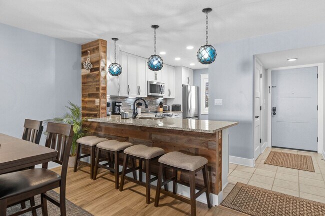 Building Photo - “Beachside Living – 2BR/2BA Condo with Oce...