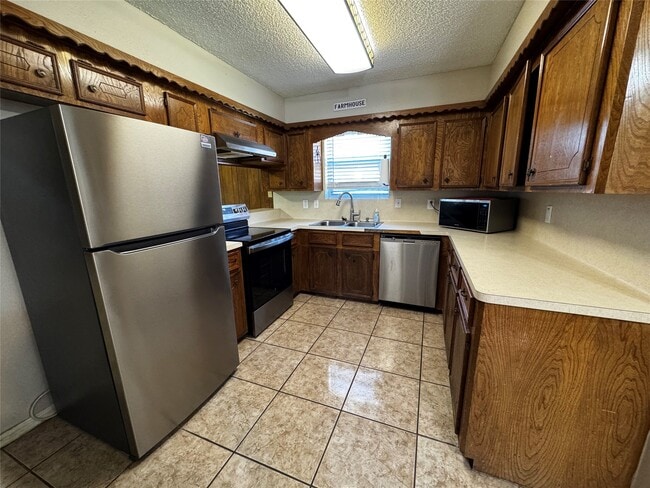 Building Photo - 9914 El Chaco Dr