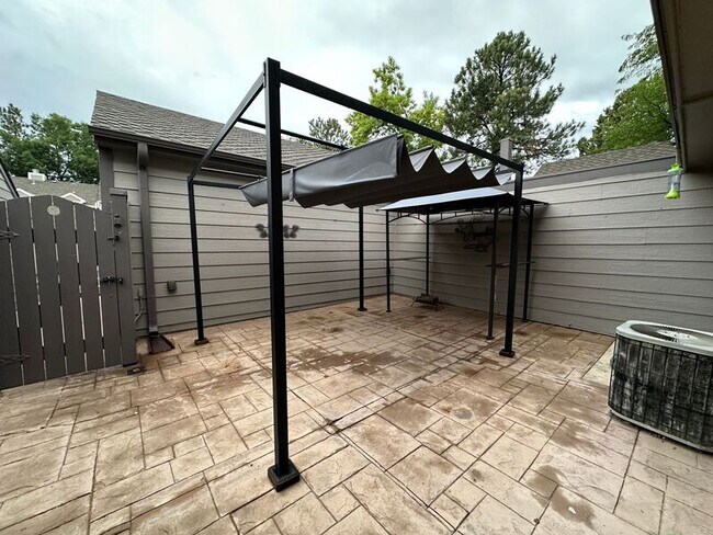 Building Photo - 7105 E Briarwood Dr