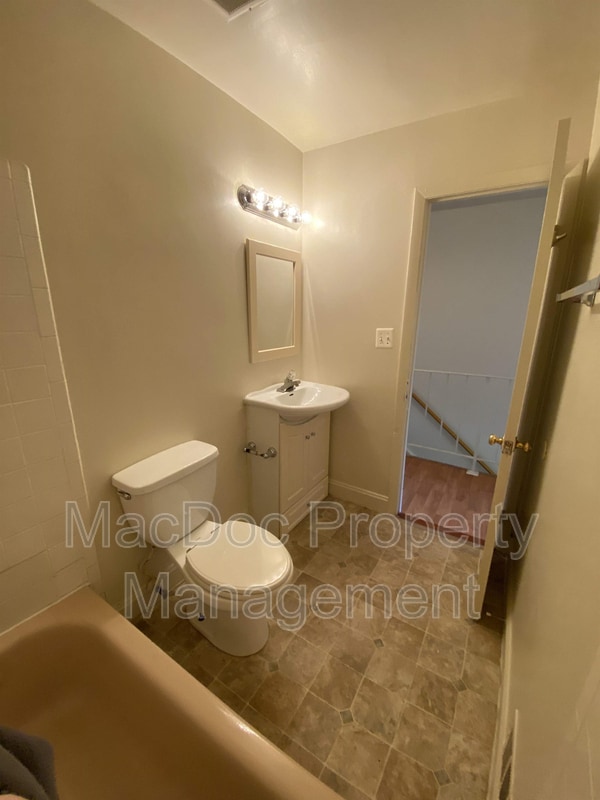 Building Photo - 2331 McClellan Ct