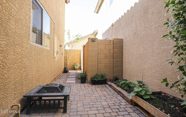 Building Photo - 1950 W Park Pl