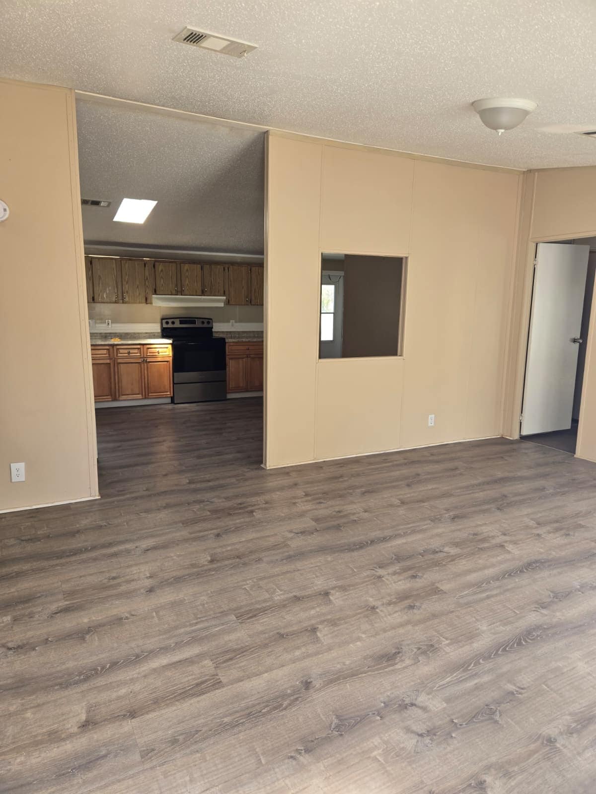 Building Photo - 910 W Maxanna Blvd