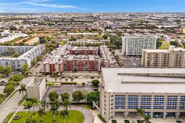 Building Photo - 1750 W 46th St