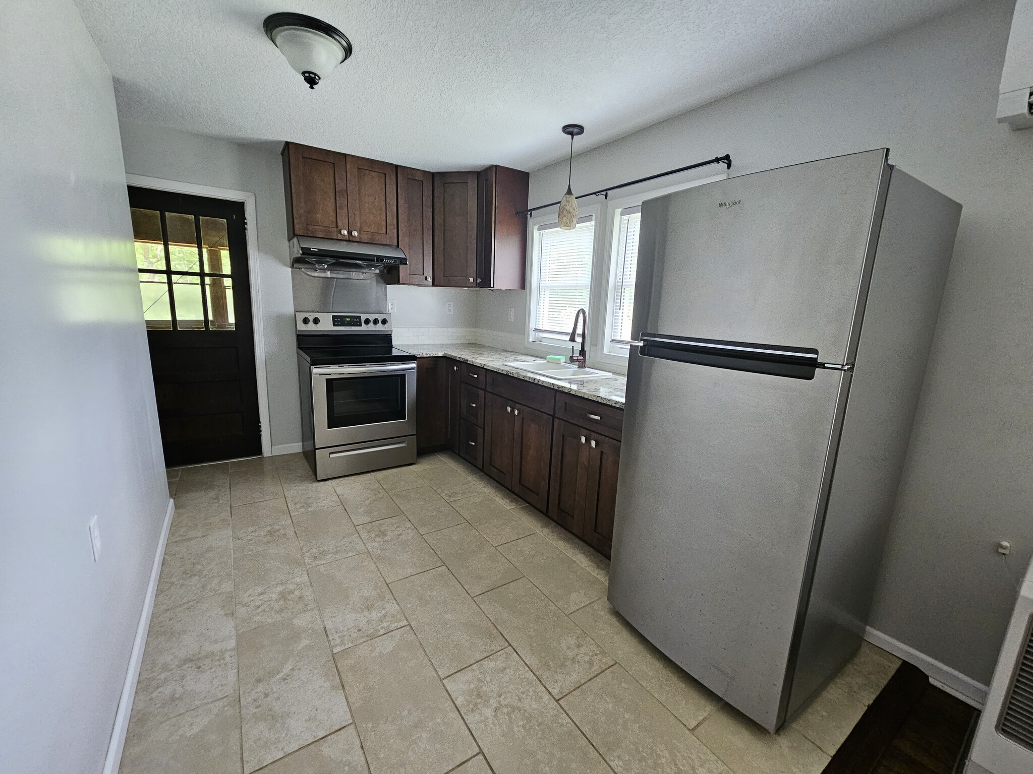 Building Photo - 2085 King Rd