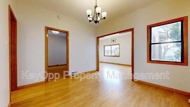 Building Photo - 806 34th Ave