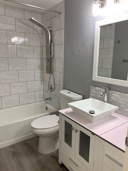 Building Photo - Issaquah Condo