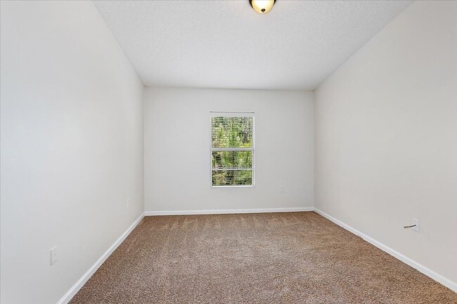 Building Photo - Great condo! New AC system!