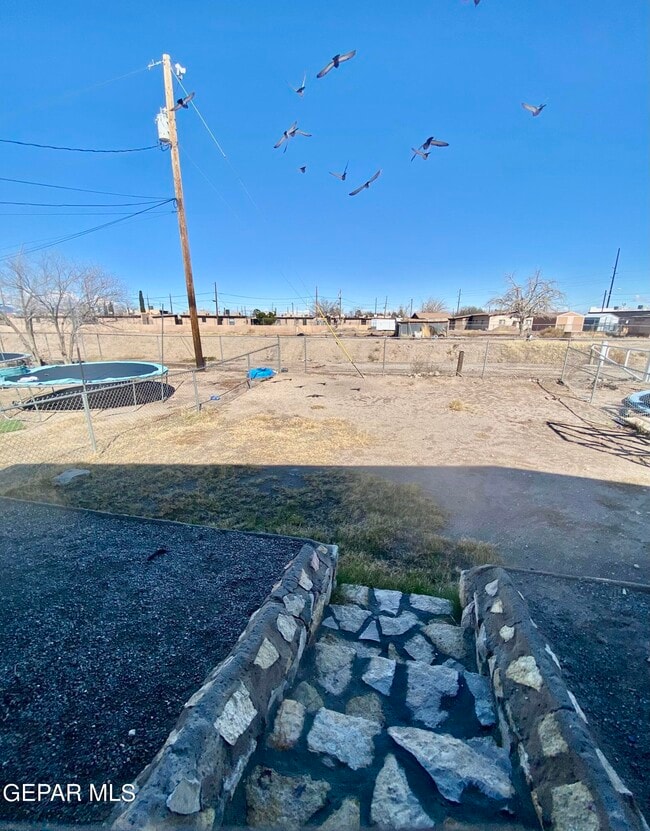 Building Photo - 9389 San Lorenzo Ave