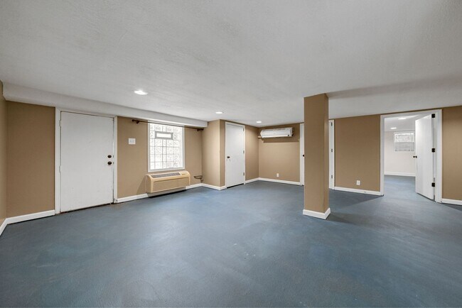 Building Photo - 2056 Lintwood Dr