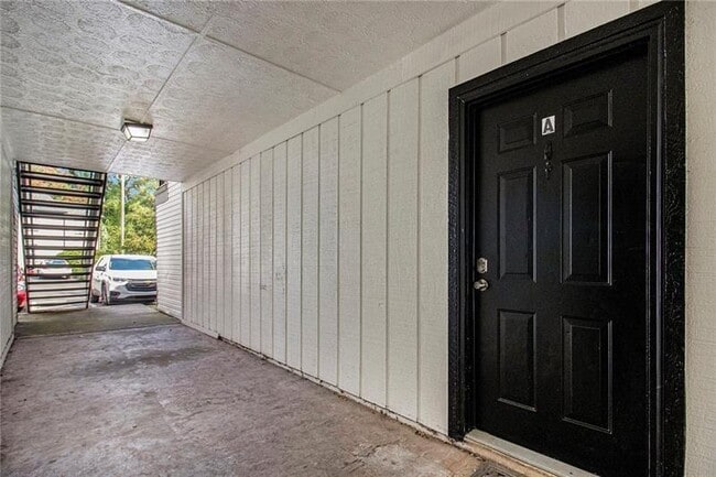 Building Photo - 3599 Woodbriar Cir