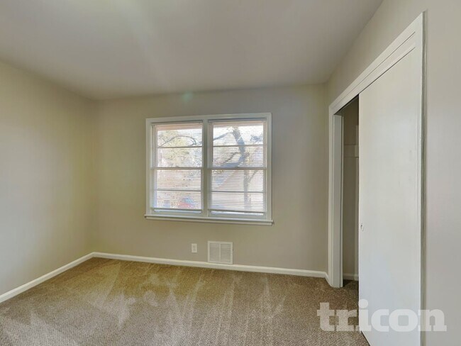 Building Photo - 4930 Sugar Creek Dr