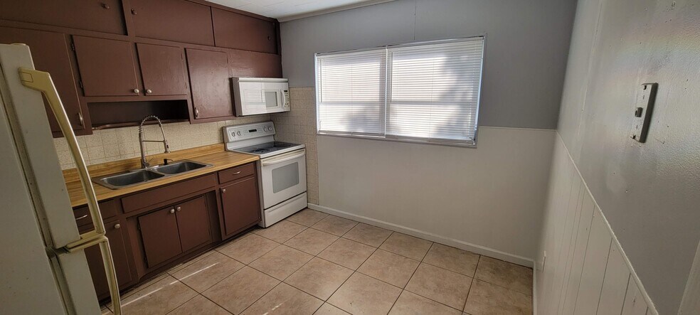 Building Photo - 2439 2nd Avenue SE