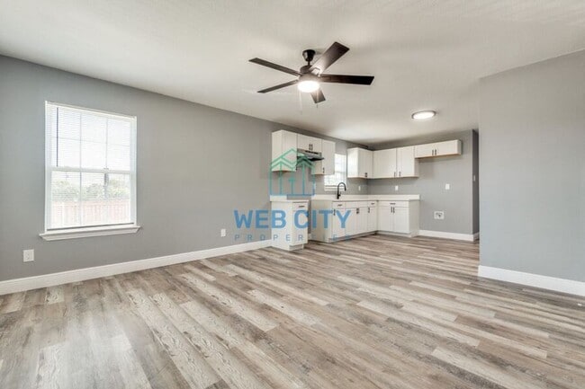 Building Photo - 1819 Lea Crest Dr