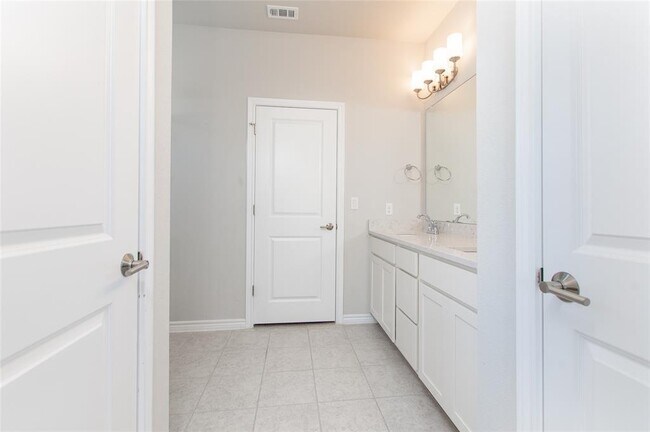 Building Photo - 121 Lafitte Dr