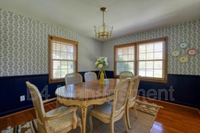 Building Photo - 524 Overland Dr