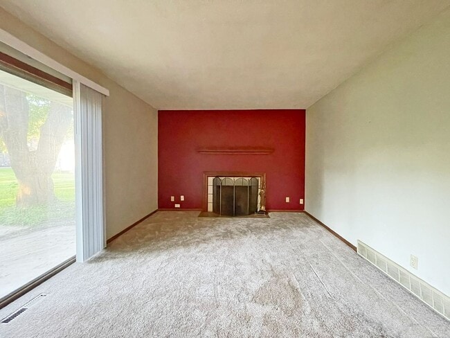 Building Photo - Newly Remodeled 3-Bedroom Townhome in Tonk...