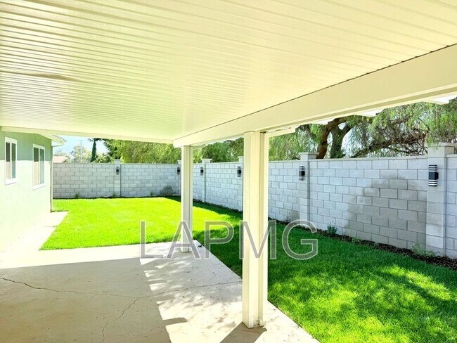 Building Photo - 10839 Fellows Ave