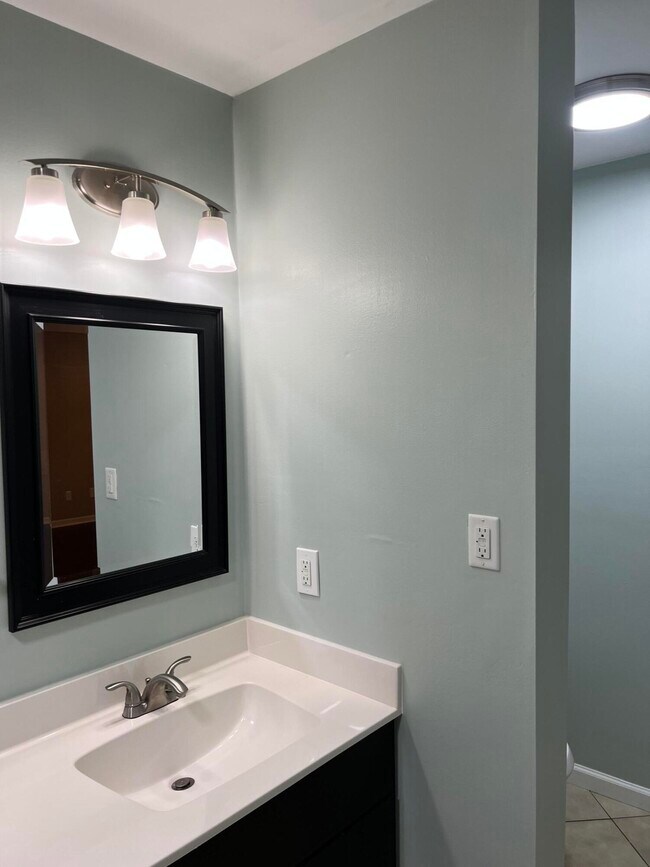 Building Photo - 16 Mariners Ln