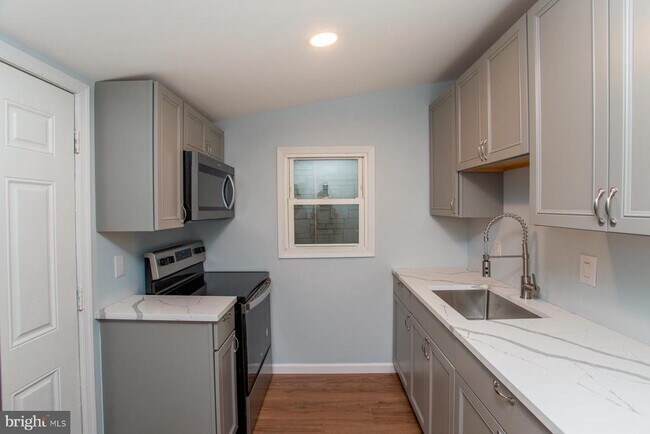 Building Photo - 3412 Upper West End Ave