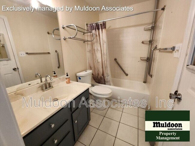 Building Photo - 654 S Bellflower Dr