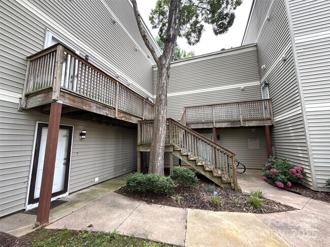 Building Photo - 1605 Merry Oaks Rd