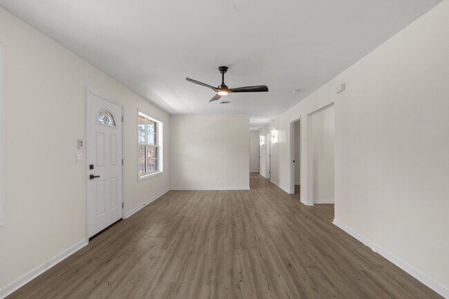 Building Photo - 1114 Temple St