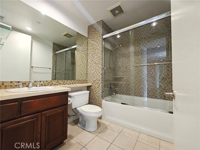 Building Photo - 637 S Fairfax Ave